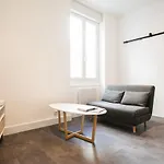 Appartement Audrey-quartier Mairie-arenes Antiques