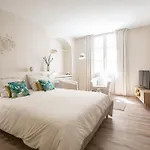 Audrey-quartier Mairie-arenes Antiques Appartement *