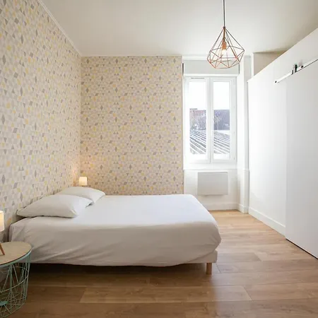 Audrey-quartier Mairie-arenes Antiques-climatise *