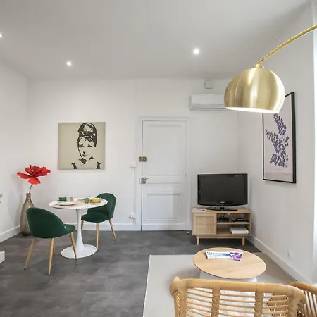 Daire Audrey-quartier Mairie-arenes Antiques-clim *